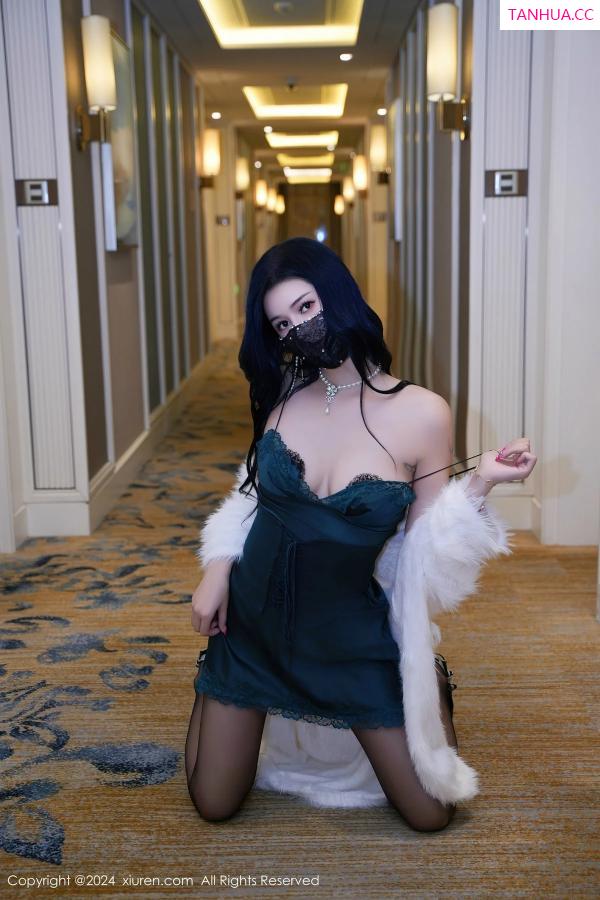   [XiuRen]高清写真图 2024.04.11 No.8372 芮芮 黑丝美腿第42张图片